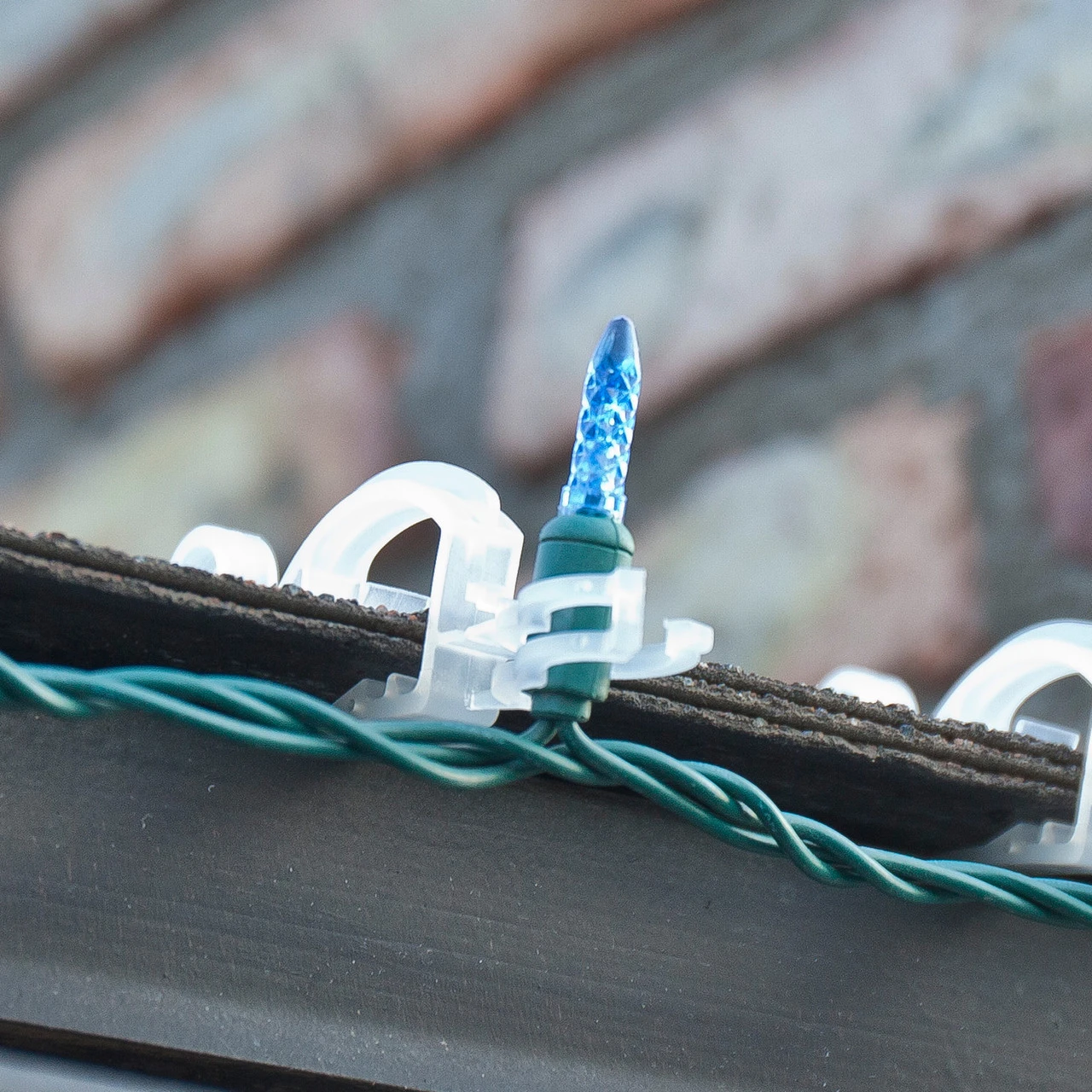 Set Of 1000 Clear Max Pro Anywhere Christmas Lights Clips - Image 3