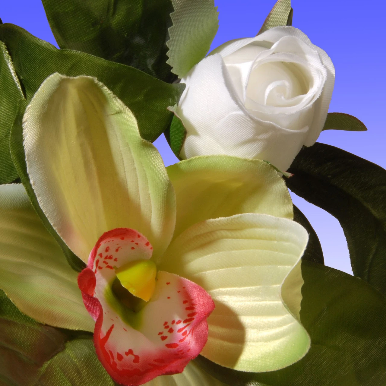 72" White Rose & Calla Lily Garland - Image 3