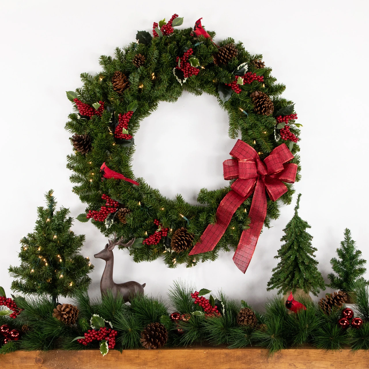 36" Pre-Lit Canadian Pine Artificial Christmas Wreath, Clear Lights - Image 3