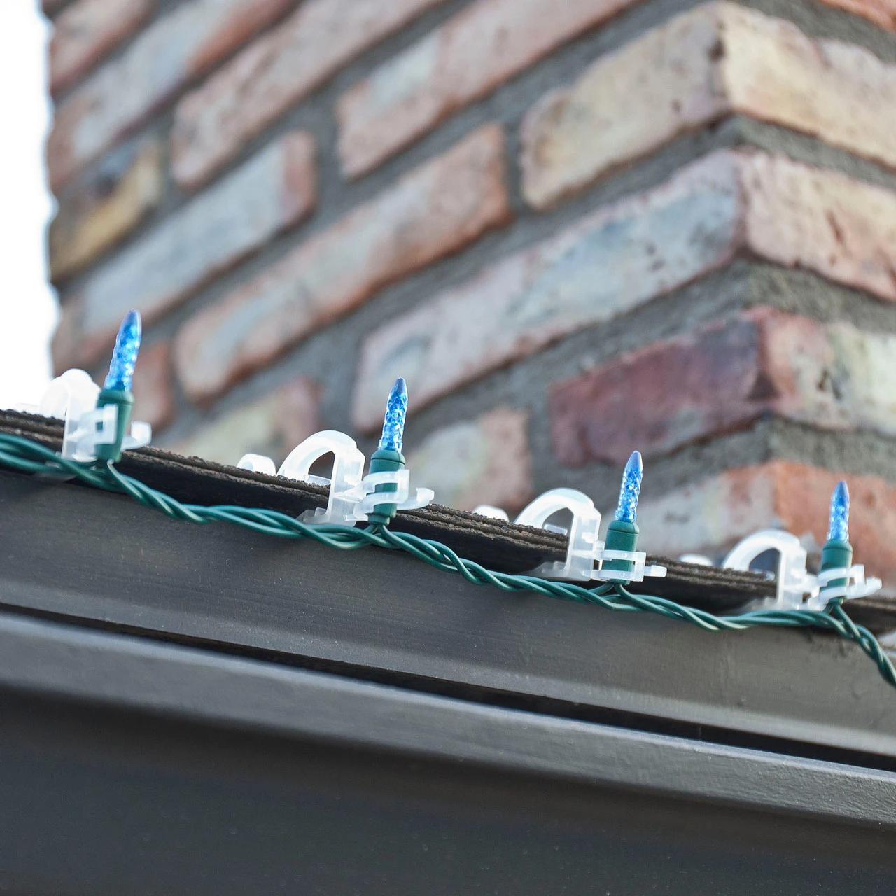 Set Of 150 Clear Max Pro Anywhere Christmas Light Clips - Image 3