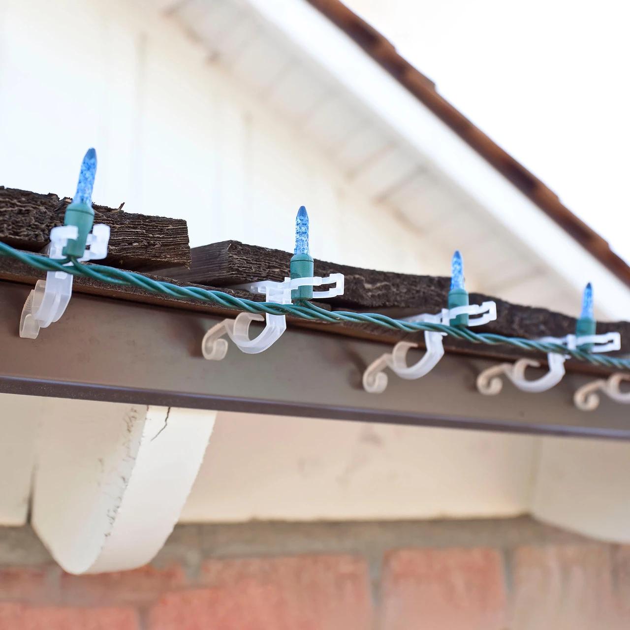 Set Of 150 Clear Max Pro Anywhere Christmas Light Clips - Image 4