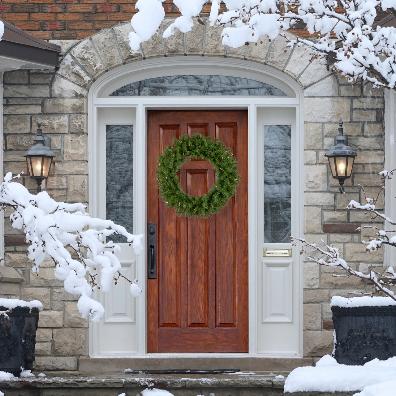 Pre-Lit LED Rockwood Pine Artificial Christmas Wreath, 24-Inch, Warm White Lights - Image 2